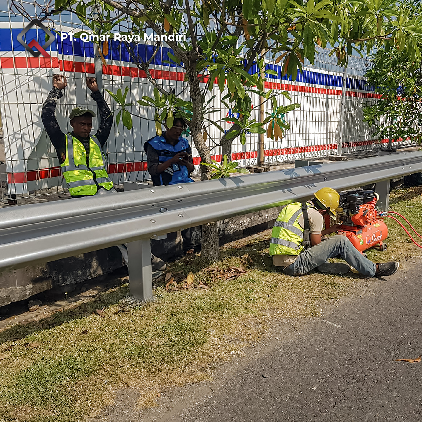 Pembatas Jalan