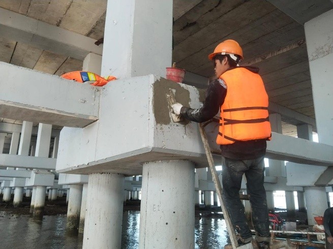 Pekerjaan perbaikan struktur dengan metode patching beton